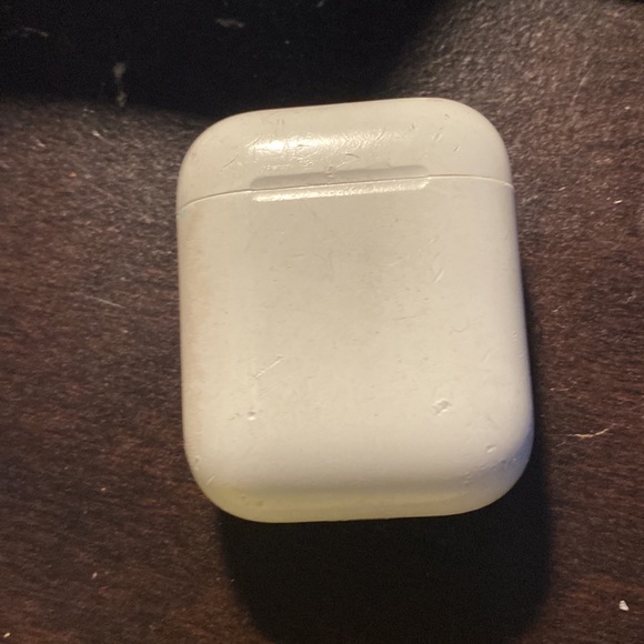 Air pods 2nd generation case - Picture 2 of 5